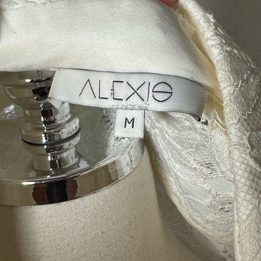 Alexis Ivory Lace Two-Piece Pant Suit – Size M - Picture 9 of 16